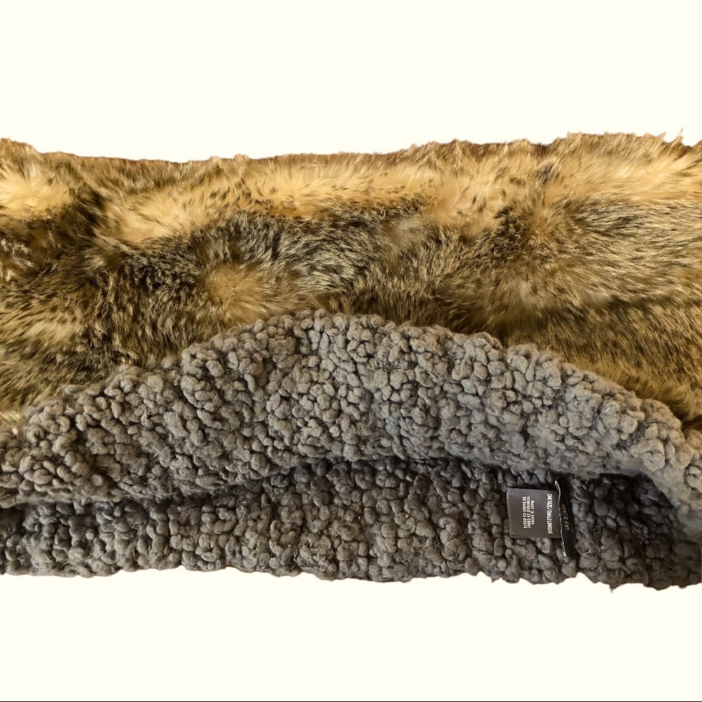 Infinity Scarf by Aerie faux fur/ chenille